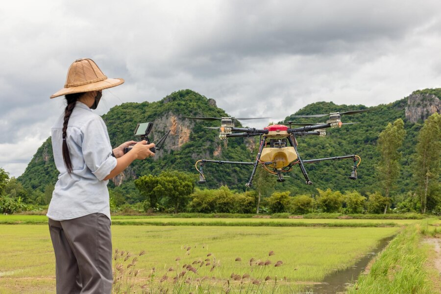 Drone Phun thuốc, giám sát cây trồng