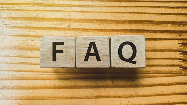 Các khối gỗ có chữ FAQ tượng trưng cho phần câu hỏi thường gặp