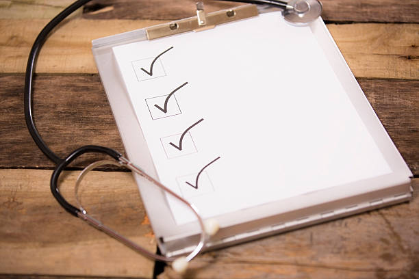 Checklist quy trình khám lâm sàng thú y cùng ống nghe của bác sĩ thú y