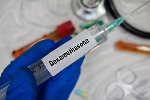Ống tiêm chứa dexamethasone trong môi trường y tế