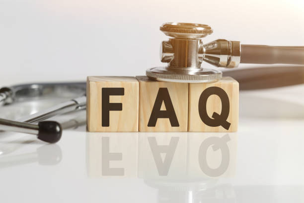 Ống nghe và chữ FAQ minh họa các câu hỏi thường gặp về xylazine trong thú y