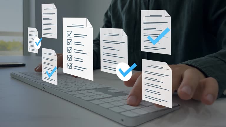 Các biểu tượng hồ sơ và dấu xác nhận trên máy tính